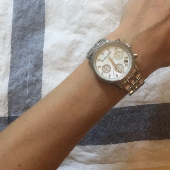 Michael Kors Silver Watch Timepiece - Picture 5 of 8